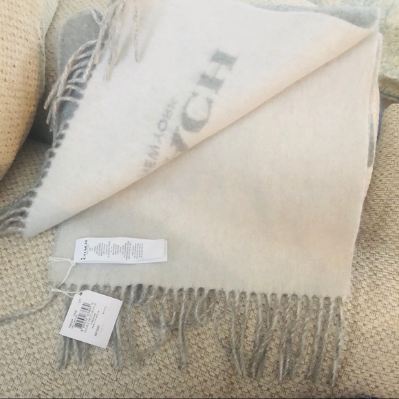 Coach Scarf 🧣 - Picture 2 of 4